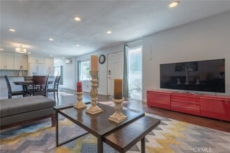 3617 Sunswept Dr in Los Angeles, CA - Building Photo - Building Photo
