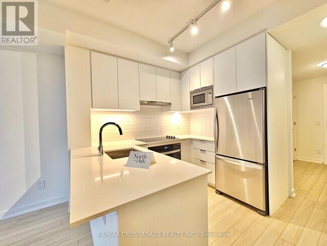 3079 Trafalgar Rd in Oakville, ON - Building Photo - Building Photo