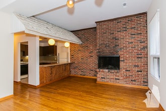 873 W Lill Ave, Unit B1 in Chicago, IL - Building Photo - Building Photo