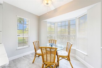 651 Wiggins Lake Dr in Naples, FL - Building Photo - Building Photo