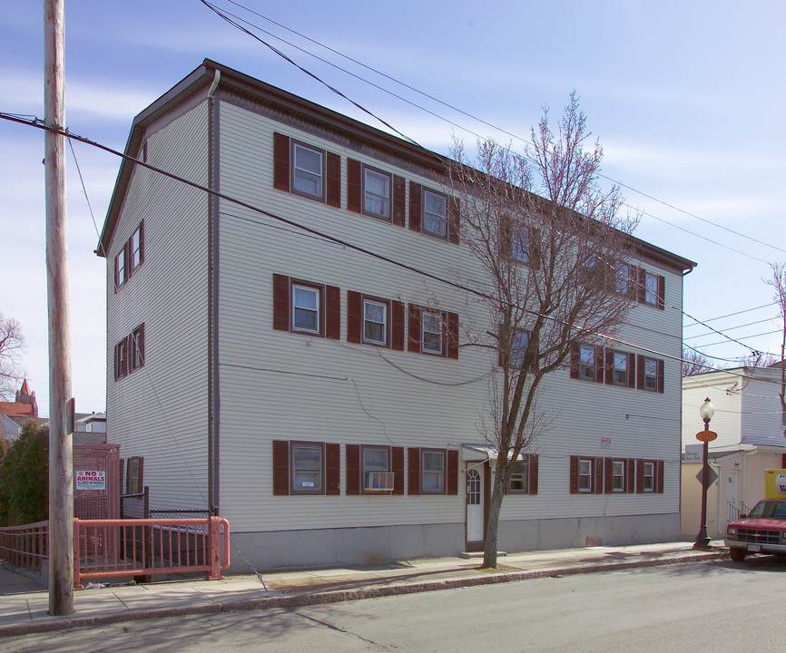 188 Ponta del Gada Blvd in Fall River, MA - Foto de edificio