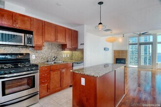 1240 India St, Unit 1709 in San Diego, CA - Building Photo - Building Photo