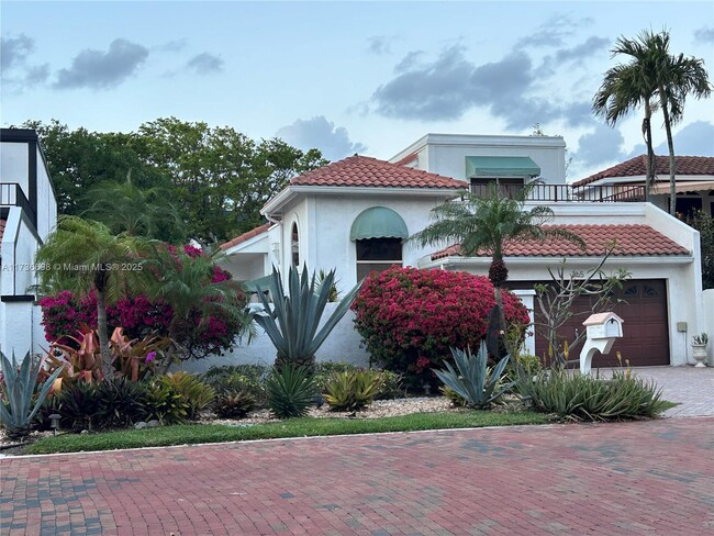 365 Pelican Way in Delray Beach, FL - Foto de edificio - Building Photo