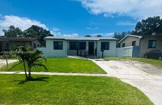 12020 W Golf Dr in Miami, FL - Building Photo