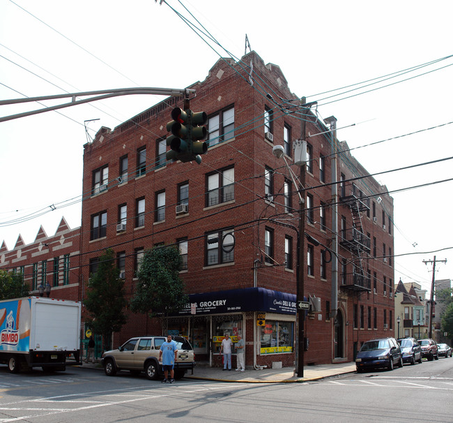 5200 Hudson Ave in West New York, NJ - Foto de edificio - Building Photo