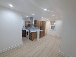 90 W 16th St, Unit 3 rd Floor in Bayonne, NJ - Foto de edificio - Building Photo