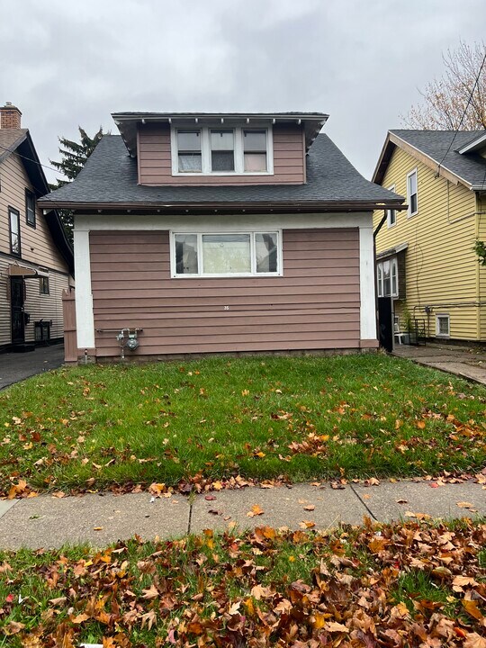 35 Poultney Ave in Buffalo, NY - Building Photo