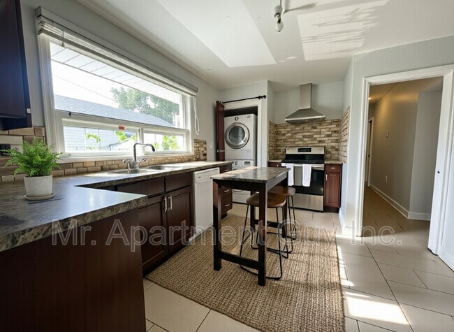 220 W 19th St in Hamilton, ON - Building Photo - Building Photo