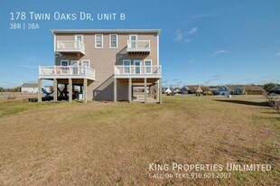 178 Twin Oaks Dr in Hampstead, NC - Building Photo
