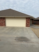 1617 Lawter Rd in Weatherford, OK - Building Photo