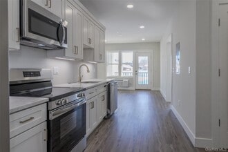 124 S Main St in Florida, NY - Building Photo - Building Photo