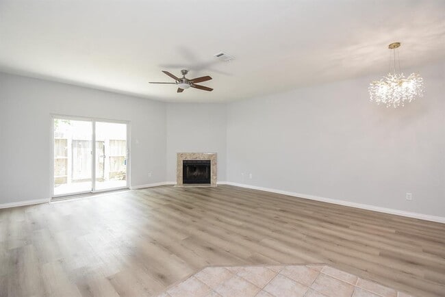 7677 Cambridge St in Houston, TX - Building Photo - Building Photo