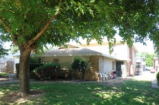 5731-5749 Blachly Way in Sacramento, CA - Building Photo