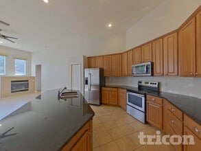 3412 Eastmonte Dr in Valrico, FL - Building Photo - Building Photo