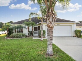 6010 33rd Dr E in Palmetto, FL - Building Photo