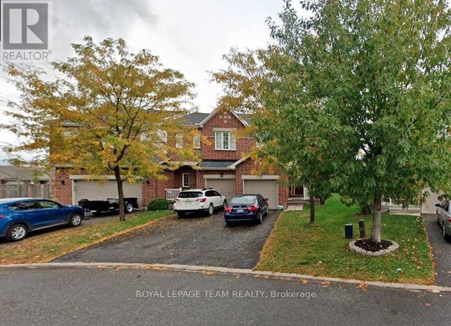 221 Waymark Crescent