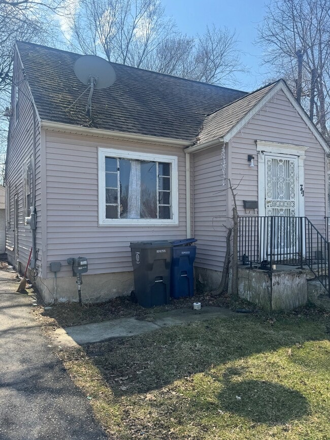 711 W Dewey St in Flint, MI - Building Photo - Building Photo