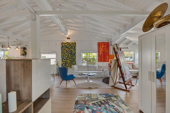 122 Florida Ave in Coral Gables, FL - Foto de edificio - Building Photo