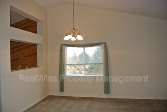 2103 SW 37th St in Redmond, OR - Building Photo - Building Photo