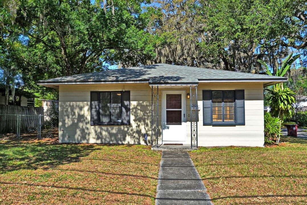 1928 S Ferncreek Ave in Orlando, FL - Building Photo