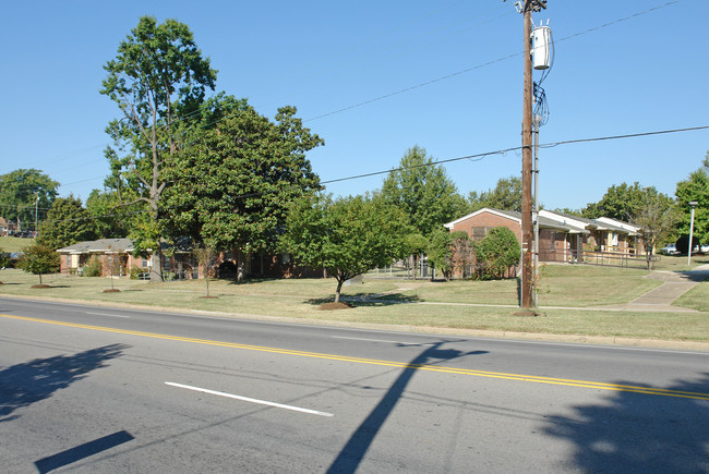 Edgefield Manor in Nashville, TN - Foto de edificio - Building Photo