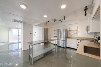 353 E Thomas Rd in Phoenix, AZ - Building Photo - Building Photo