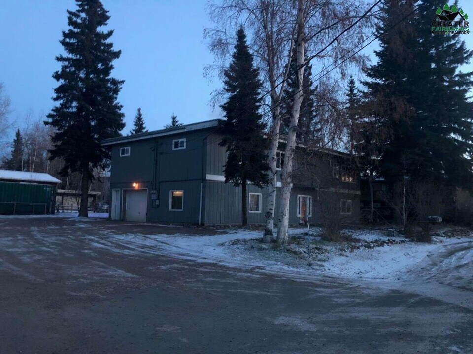 1021 Dogwood St in Fairbanks, AK - Building Photo