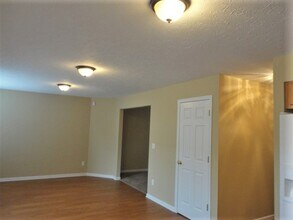 7676 Mourning Dove Ln in Hamilton, OH - Foto de edificio - Building Photo