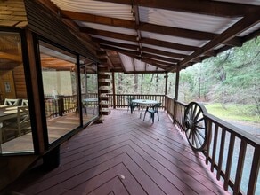 7312 E Evans Creek Rd in Rogue River, OR - Building Photo - Building Photo