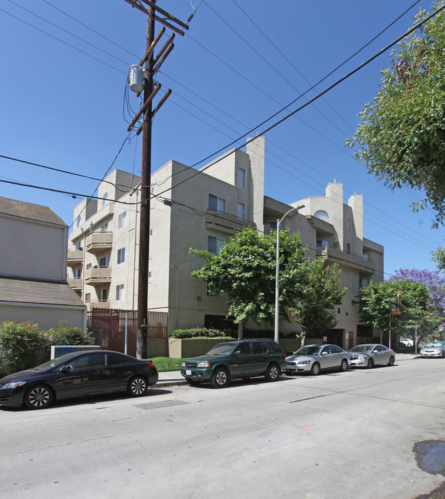 NOHO Square Apartments in North Hollywood, CA - Foto de edificio - Building Photo