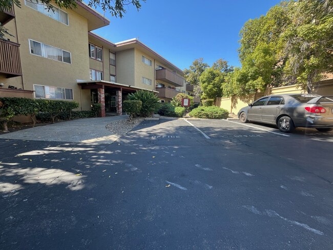941 Lewelling Blvd, Unit 304 in San Leandro, CA - Building Photo - Building Photo