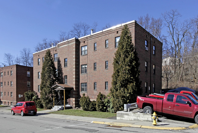 Brentwood Commons in Pittsburgh, PA - Building Photo - Building Photo