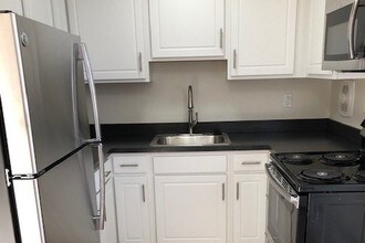 Woodbridge Heights in Newington, CT - Building Photo - Building Photo