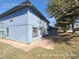 11101 NW Player Dr in Parkville, MO - Building Photo