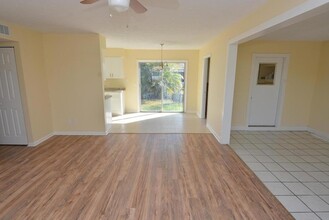 912 E 8th St in Stuart, FL - Foto de edificio - Building Photo