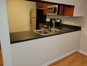 80 Commonwealth Ct in Vernon Hills, IL - Building Photo - Building Photo