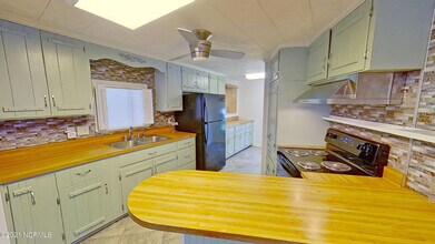 515 Edens Ln in Hampstead, NC - Building Photo - Building Photo