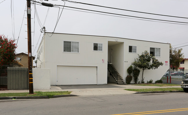 Grant Apartments in Oceanside, CA - Foto de edificio - Building Photo