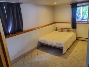 300 Camelot Shore Dr in Farmington, NH - Foto de edificio - Building Photo