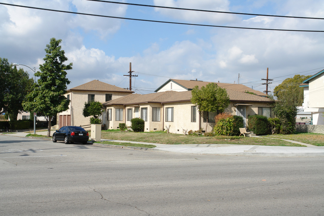 1389 E Garfield Ave in Glendale, CA - Building Photo