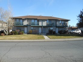 Red Hawk in Bend, OR - Building Photo