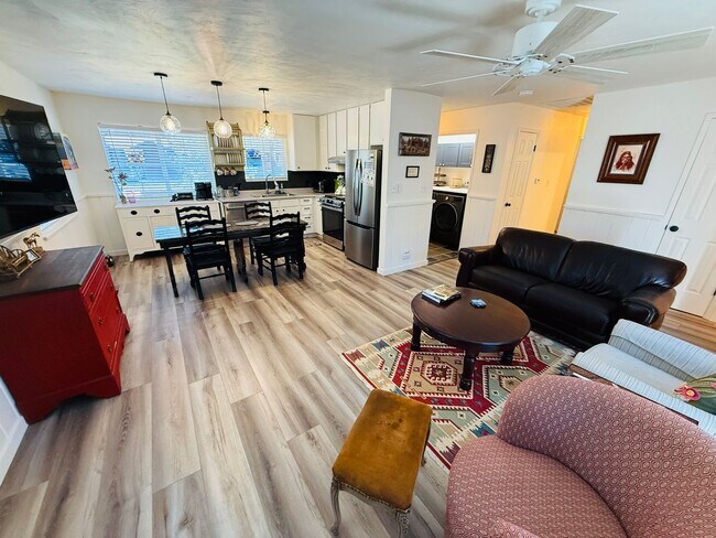 1676 Bakersfield St in South Lake Tahoe, CA - Building Photo - Building Photo