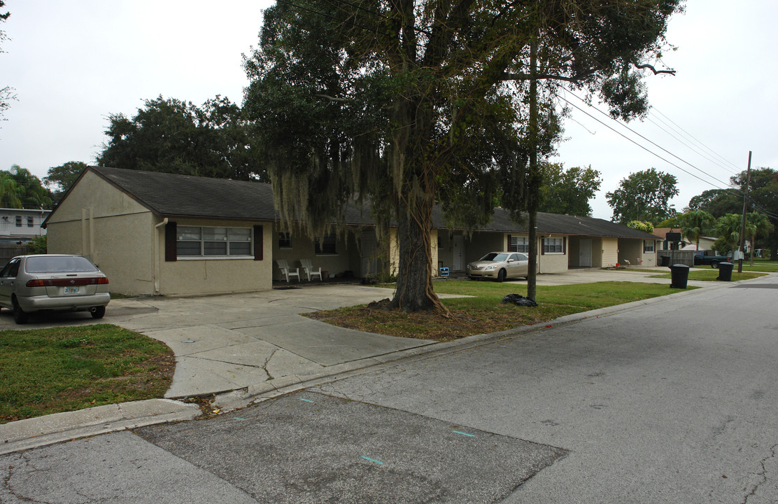 3653 Iris St N in St. Petersburg, FL - Building Photo