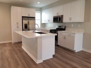 2137 Stellar Way in Chula Vista, CA - Building Photo - Building Photo