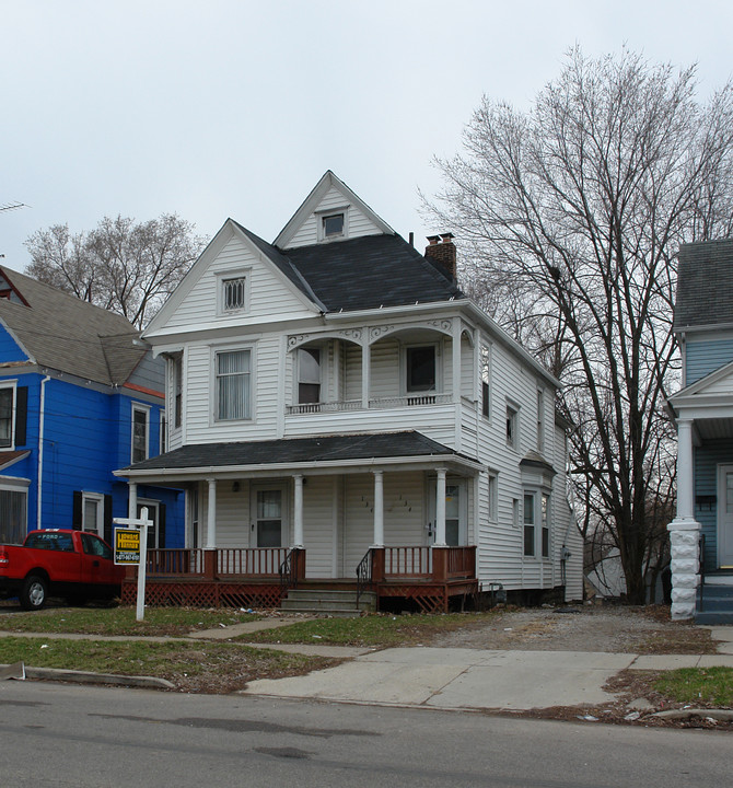 134 W Bridge St in Elyria, OH - Foto de edificio