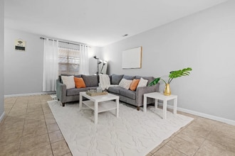 1748 Moonstone Dr in Virginia Beach, VA - Foto de edificio - Building Photo