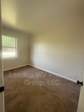 1 Surrey Dr in Hurricane, WV - Building Photo - Building Photo