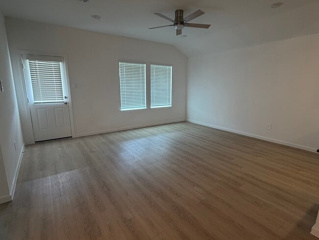 property at 523 Robin Ct