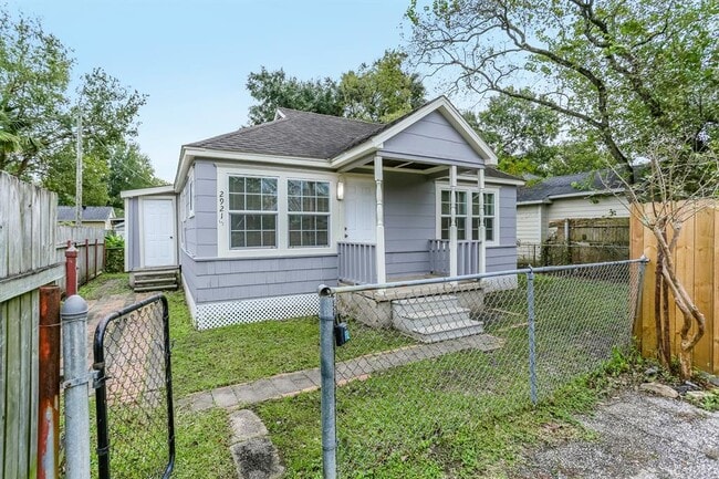 2921 Chicago St photo'