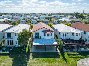 10545 NW 69th Terrace in Doral, FL - Building Photo - Building Photo